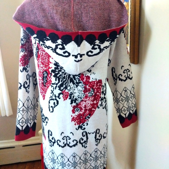 SALE!! TODA BELLA Aztec Cardigan with Hoodie - Picture 5 of 8